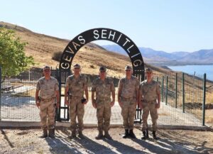 Tuğgeneral Avkıran’dan Gevaş’taki şehitliklere anlamlı ziyaret