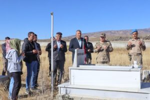 Tuğgeneral Mücahit Avkıran’dan şehit kabirlerine ziyaret