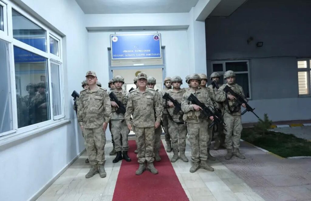 Tuğgeneral Avkıran’dan Gürpınar’da karakol ziyareti