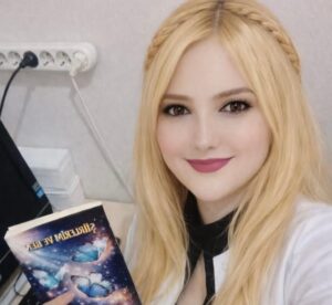 Vanlı Yazardan Anlamlı Eser: Geliri hasta çocuklara…