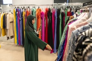 Vanlı esnaflardan Bayram öncesi giyim fuarına tepki