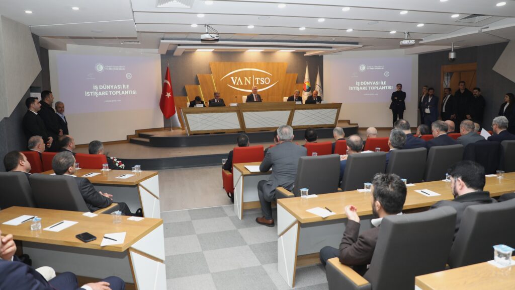 Bakan Bolat Van TSO’da müjdeyi verdi!