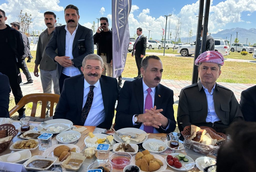 Van Sahilinde Dünyanın en keyifli günü coşkuyla kutlandı