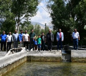 Vanlı Gazeteciler, Gürpınar’daki alabalık tesislerini ziyaret etti