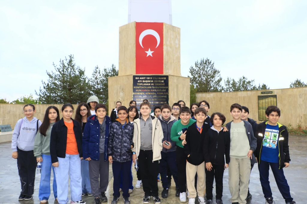 Van’da ortaokul öğrencileri gezerek öğreniyor
